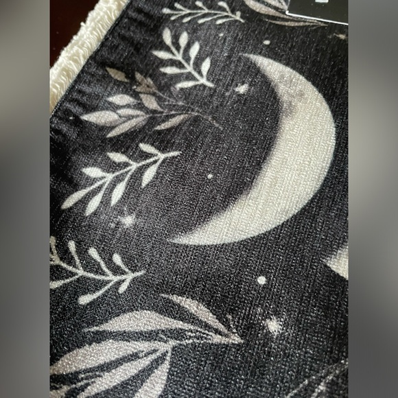 TAHARI HOME NWT Set Of 4 Celestial Moon Phases Fabric Placemats Size 13” x 19” - Picture 5 of 11